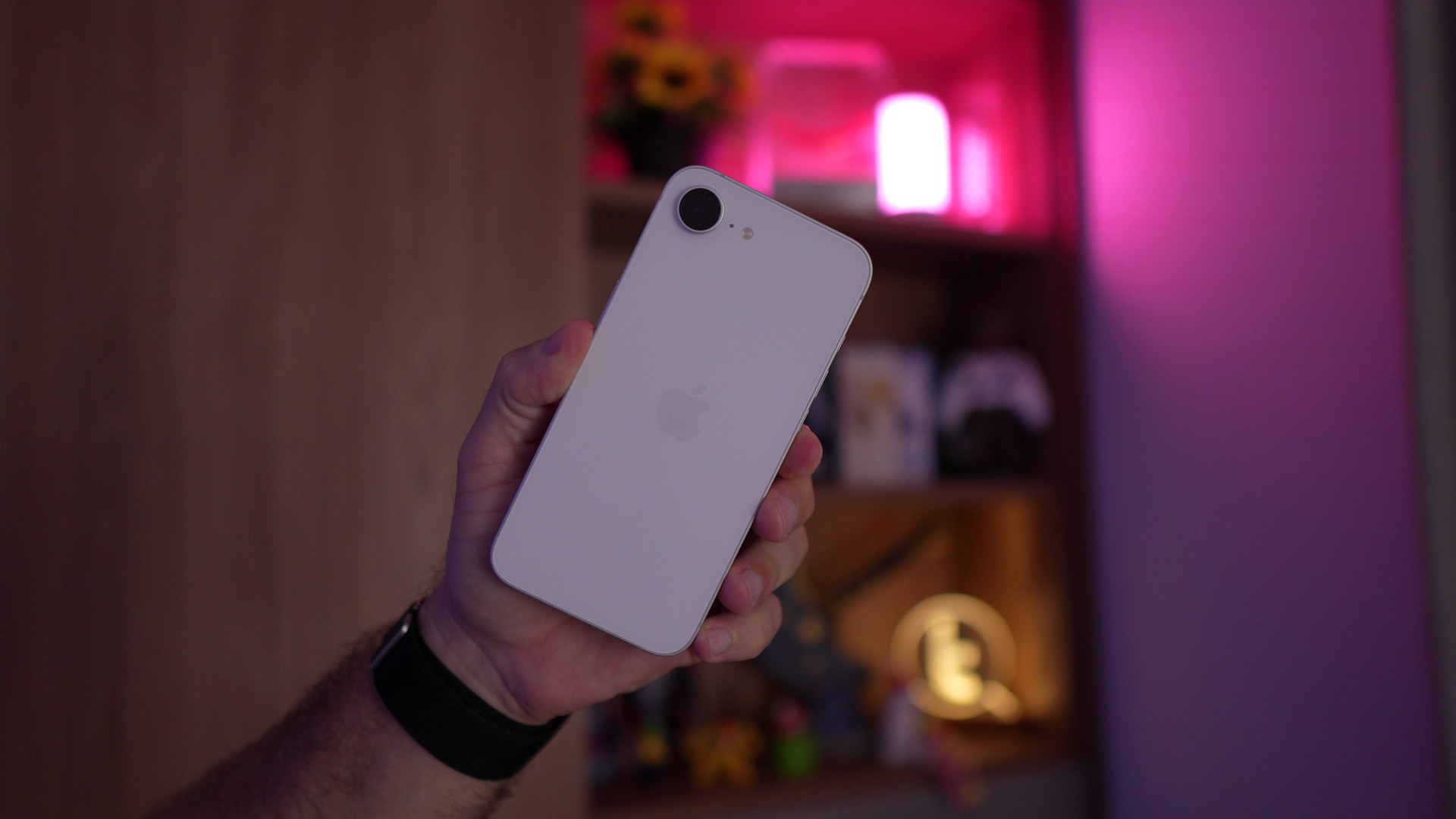 Apple iPhone 17e com desconto! Celular "barato" com iOS despenca de preço hoje