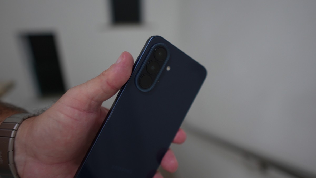 Galaxy A57 também ganha suporte ao AirDrop da Apple com a One UI 9.0