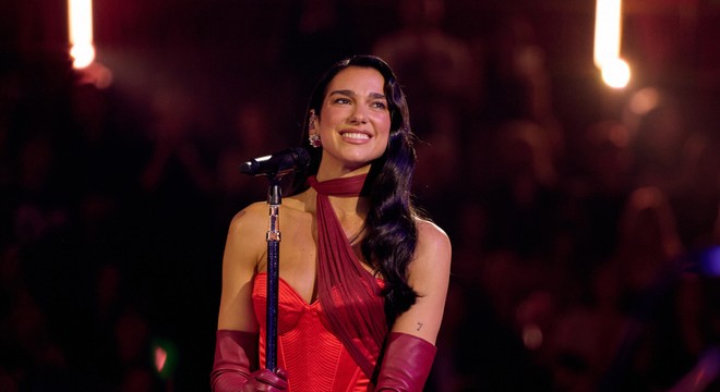 Coração gelado: Dua Lipa processa Samsung por uso indevido de sua imagem