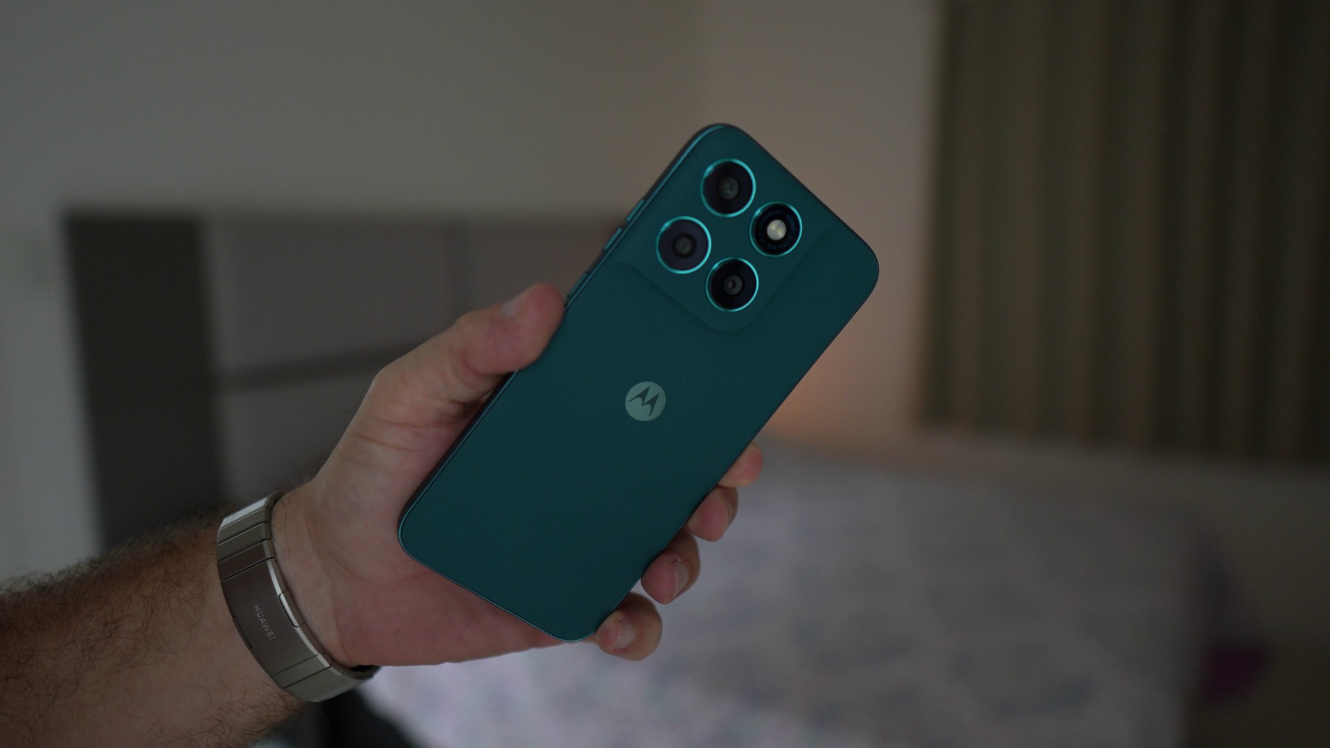 Moto G77 5G em oferta: celular com tela AMOLED de 120 Hz e bateria de 5.200 mAh