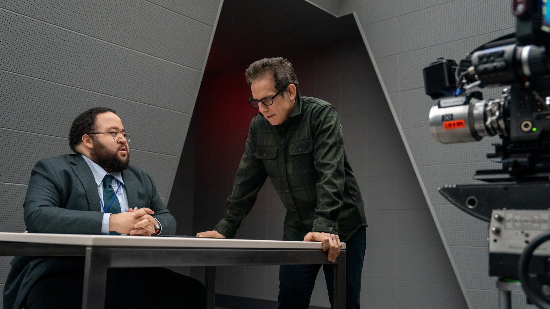Fraude e prisão: Apple junta Ben Stiller e Mike Judge em nova comédia