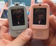 Doom para crian?as? Jogo roda em walkie-talkie de brinquedo
