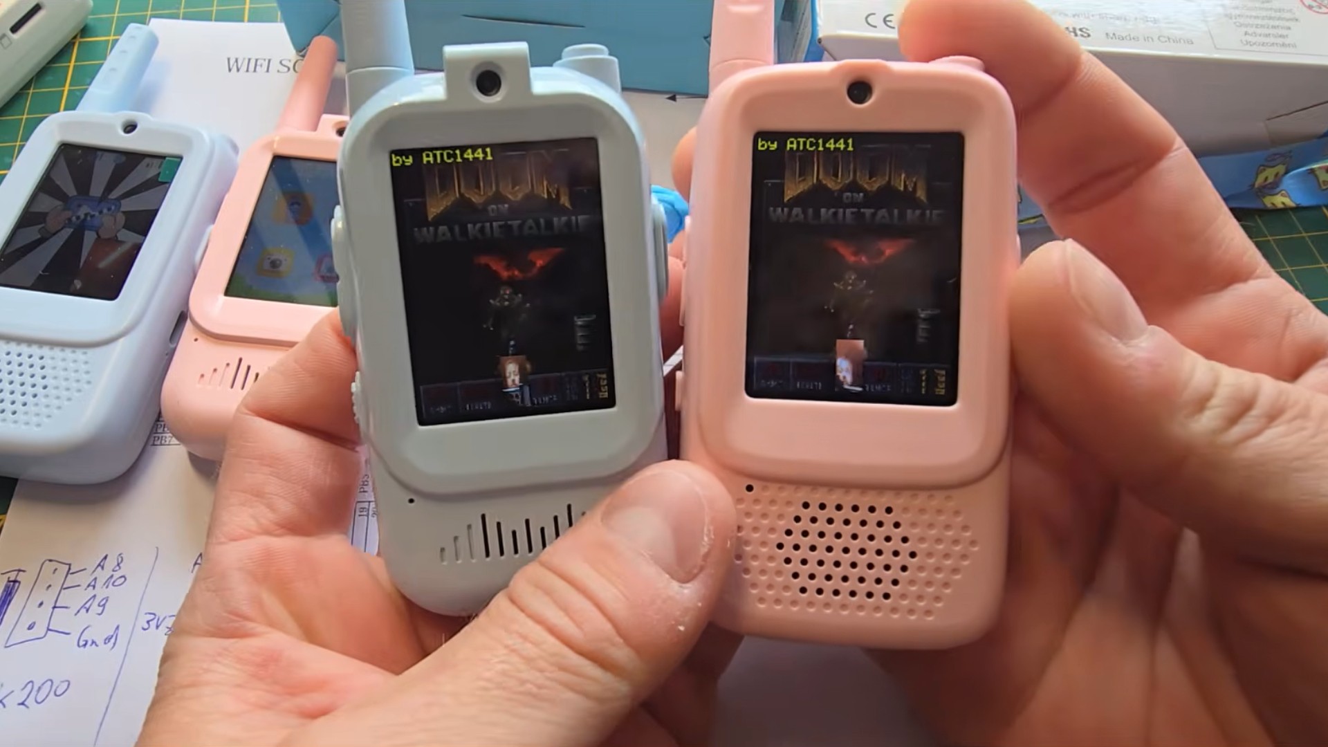 Doom para crianças? Jogo roda em walkie-talkie de brinquedo