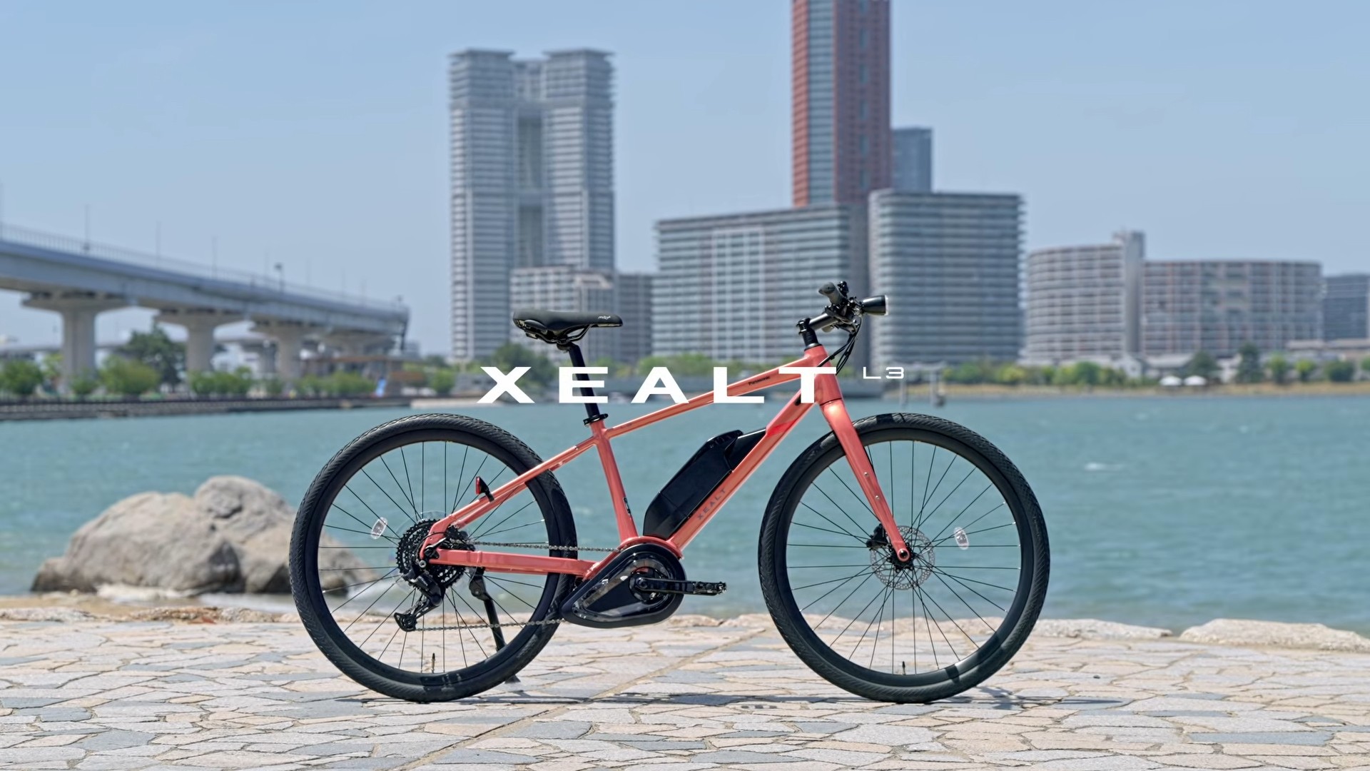 Nova e-bike da Panasonic foca em segurança urbana com eixos reforçados e pneus duráveis