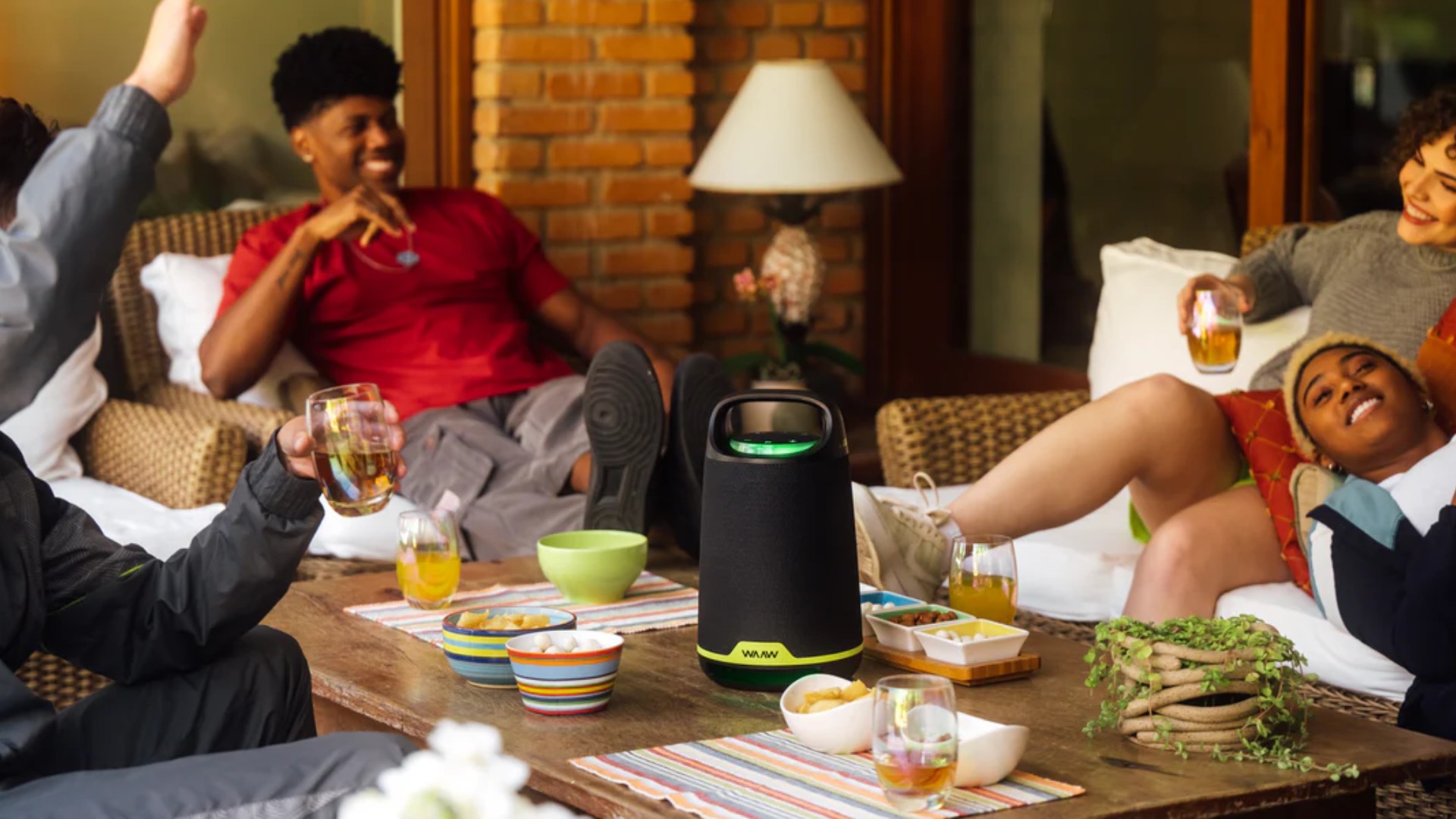 WAAW by ALOK BOOM 200 em oferta: caixa de som com design elegante e som potente