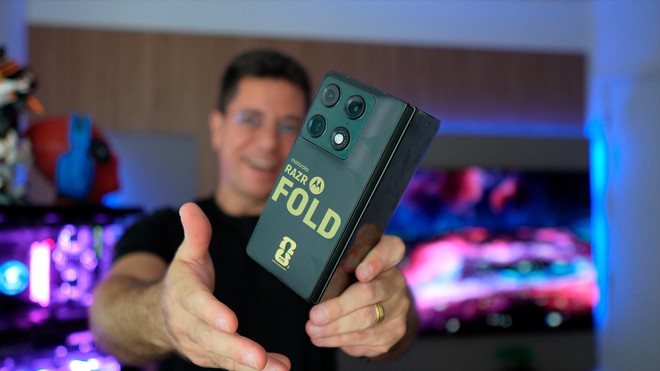 Razr Fold: melhor dobrável Motorola aposta em multitarefa e muita bateria | Análise / Review