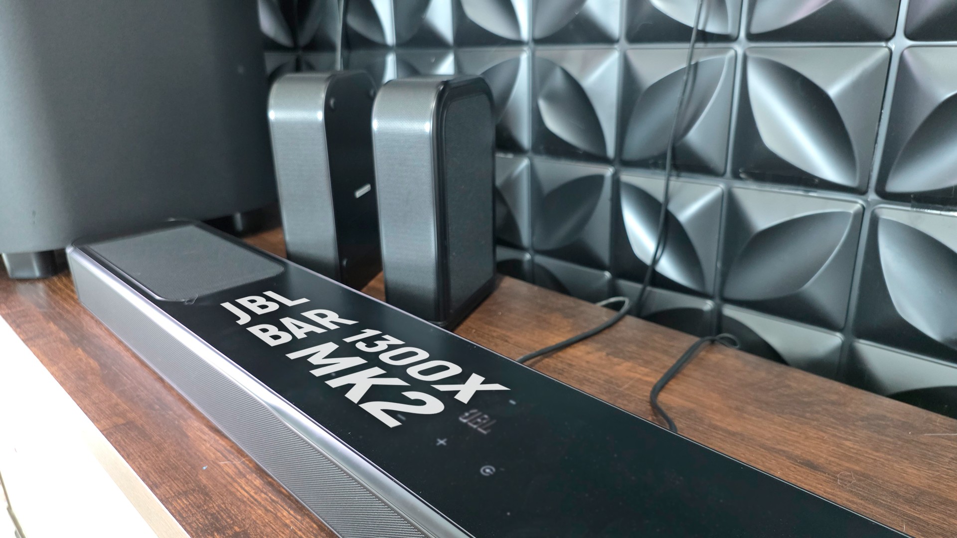 JBL Bar 1300X MK2: o "cinema em casa" que custa o preço de uma moto | Análise / Review