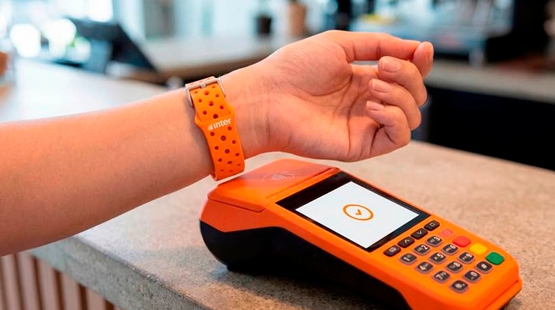 Inter agora conta com anéis, pulseiras e relógios inteligentes que prometem facilitar as transações bancárias