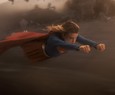  trailer final mostra o verdadeiro poder de Kara Zor-El