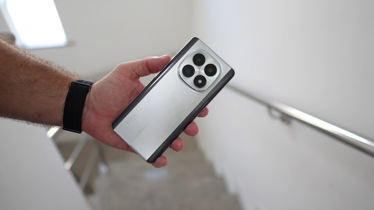 POCO M8 com bateria de 5.200mAh e tela de 120 Hz surge em oferta na Shopee