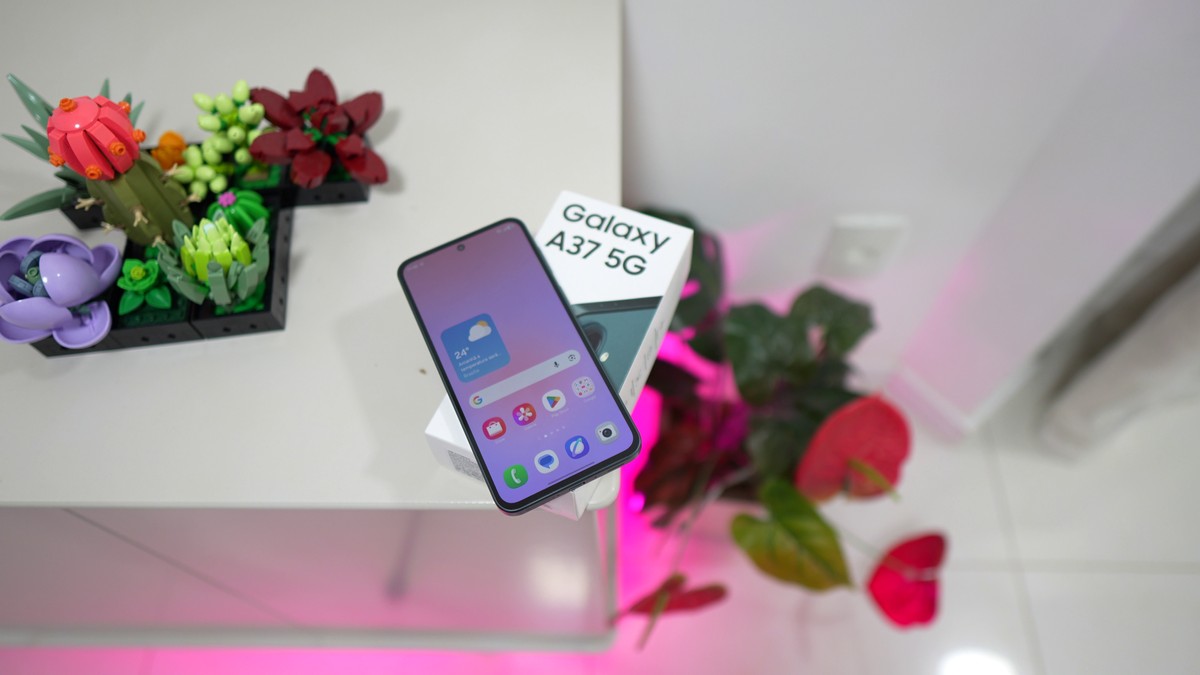 Galaxy A37 por R$ 1.799! Celular intermediário Samsung com IP67 e bom custo-benefício