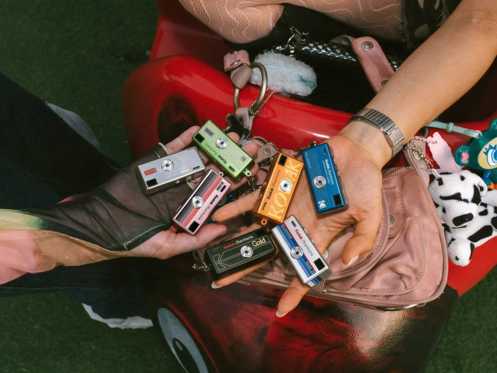 Kodak lança Charmera Millennium Edition com nostalgia dos anos