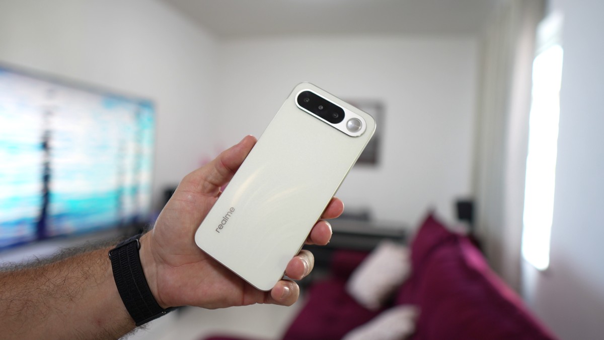 Realme 16 aparece em oferta com visual de luxo e bateria gigante; veja como economizar