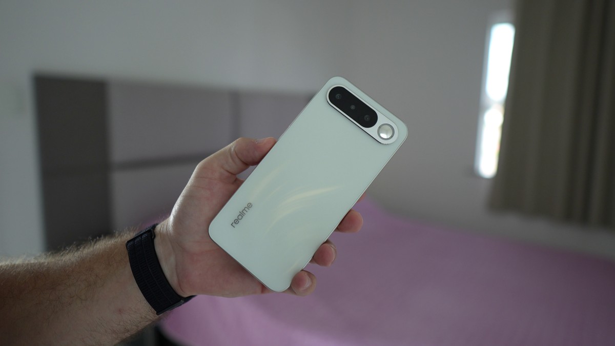 Bateria de 6.500 mAh e tela AMOLED: realme 16 5G fica mais barato nesta oferta