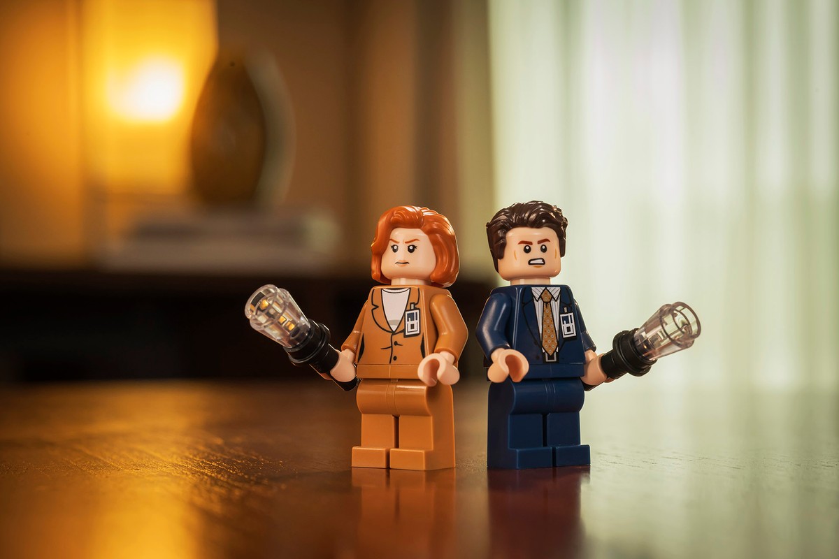 Já chegou o disco voador: Lego lança kit de Arquivo X com escritório de Mulder e OVNI
