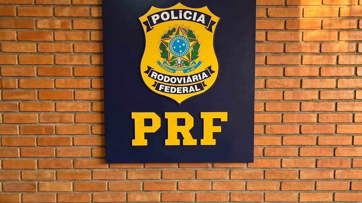 PRF apreende carga de iPhones 17 Pro e MacBooks sem nota fiscal em Pernambuco