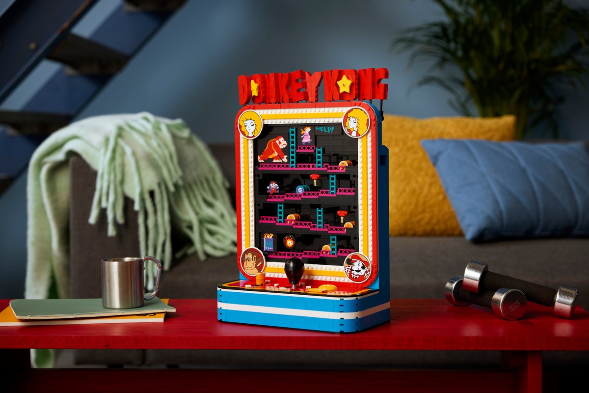 Muito além da estante: máquina de fliperama do Donkey Kong vira set jogável da LEGO