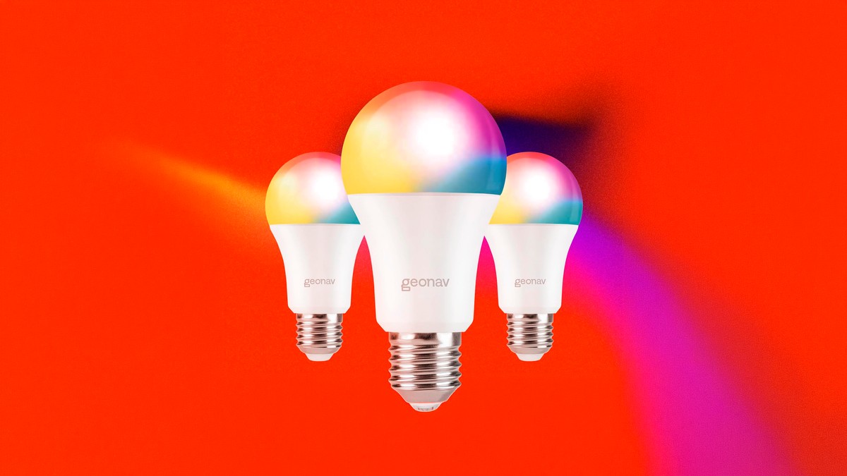 Hi by Geonav E27: lâmpada inteligente colorida entra em promoção por menos de R$ 30