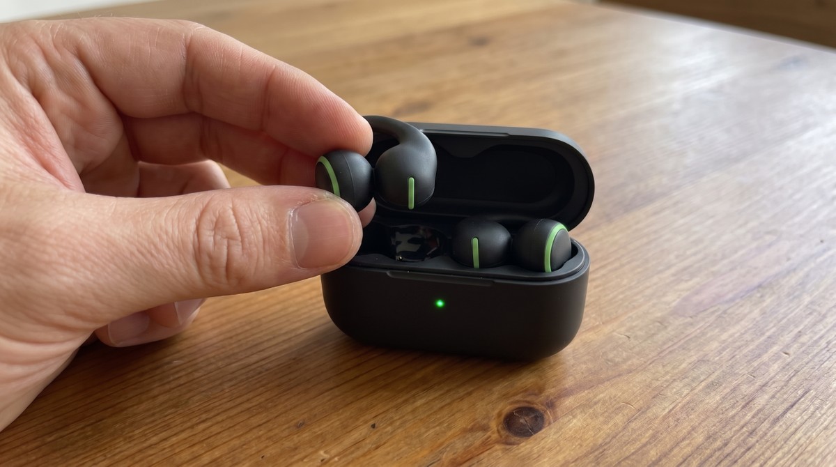 Samsung desenvolve Galaxy Buds On com design inovador de clipe para maior conforto