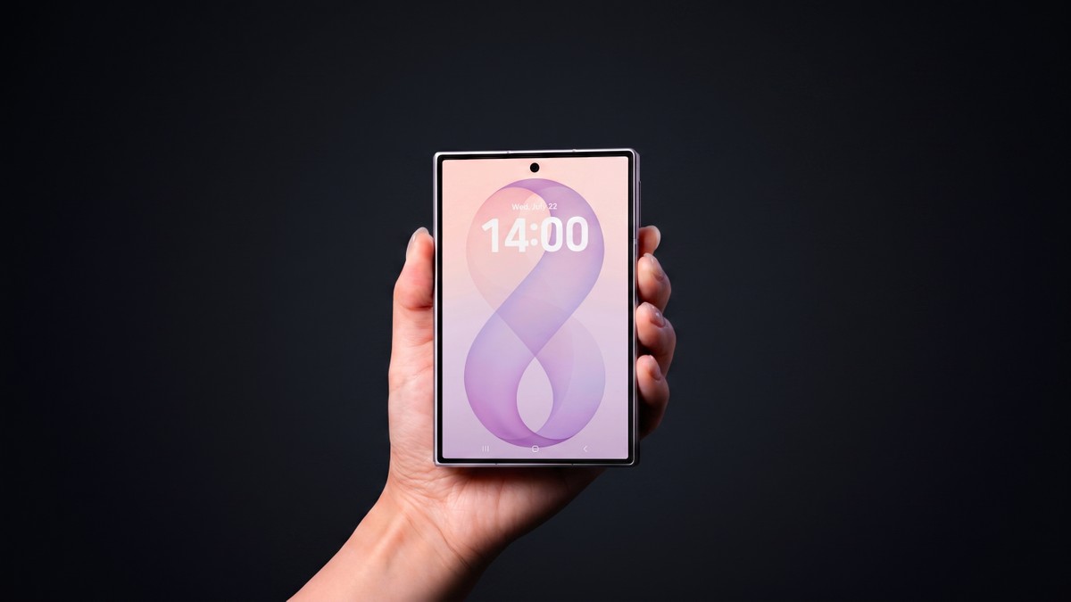 "Galaxy Z Fold 8" que não dobra: Huawei trabalha em celular comum de tela larga, diz rumor