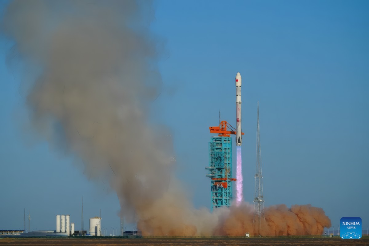 China faz história ao pousar foguete reutilizável de ré em terra firme pela primeira vez
