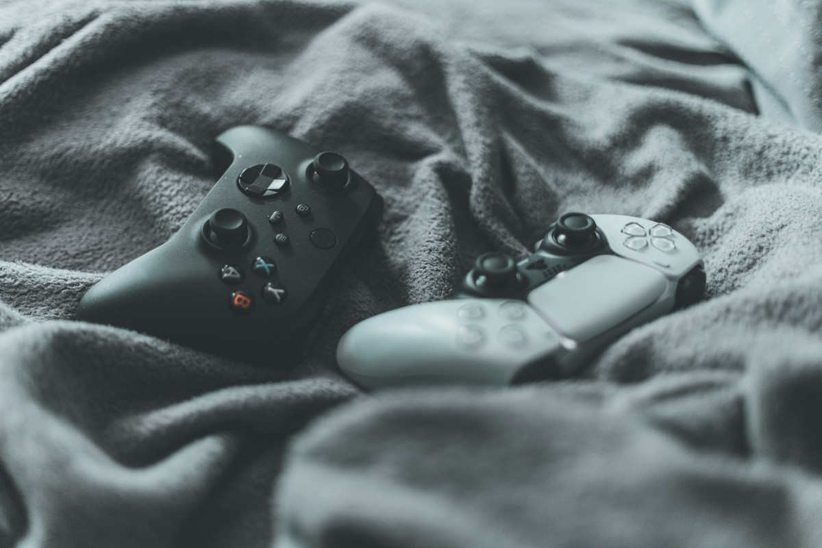 Estudo aponta queda de 38% nas vendas caso PS6 e novo Xbox custem US$ 1.000