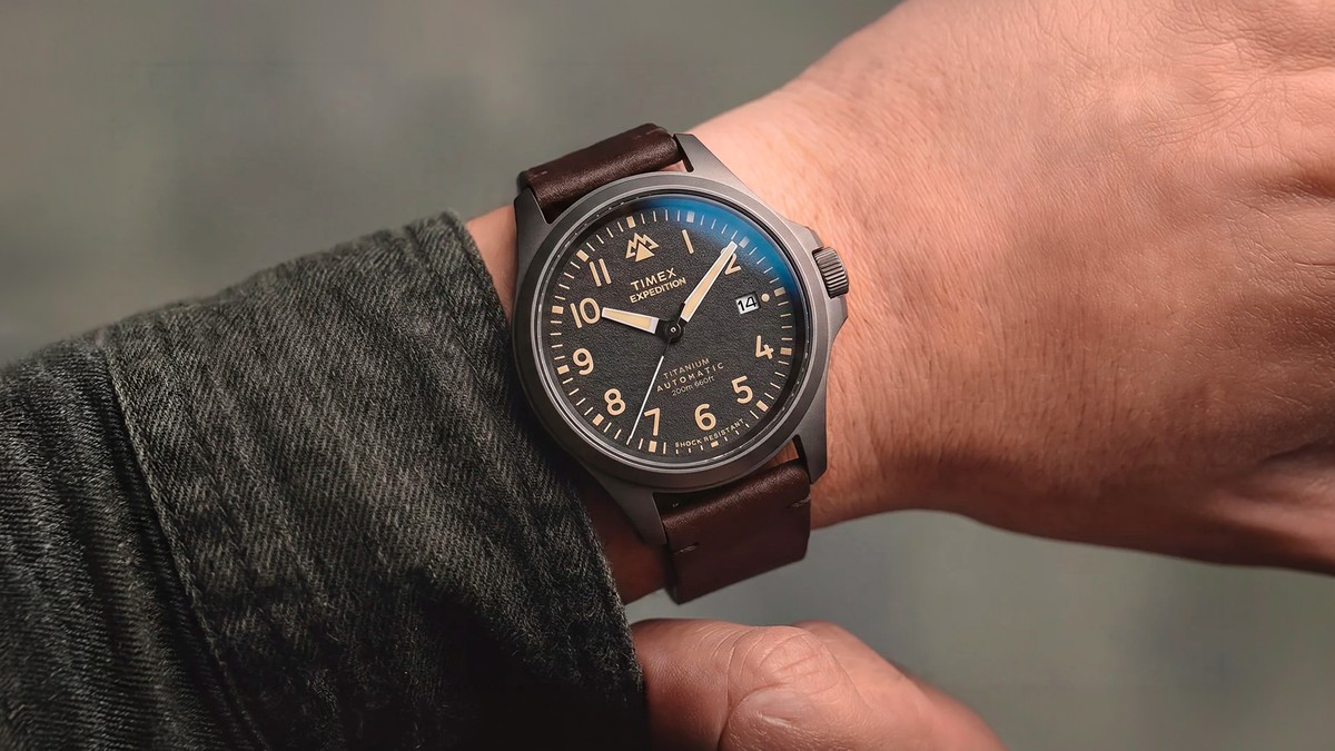 Timex lança relógio de titânio que recarrega com o movimento e aguenta 200 m de mergulho