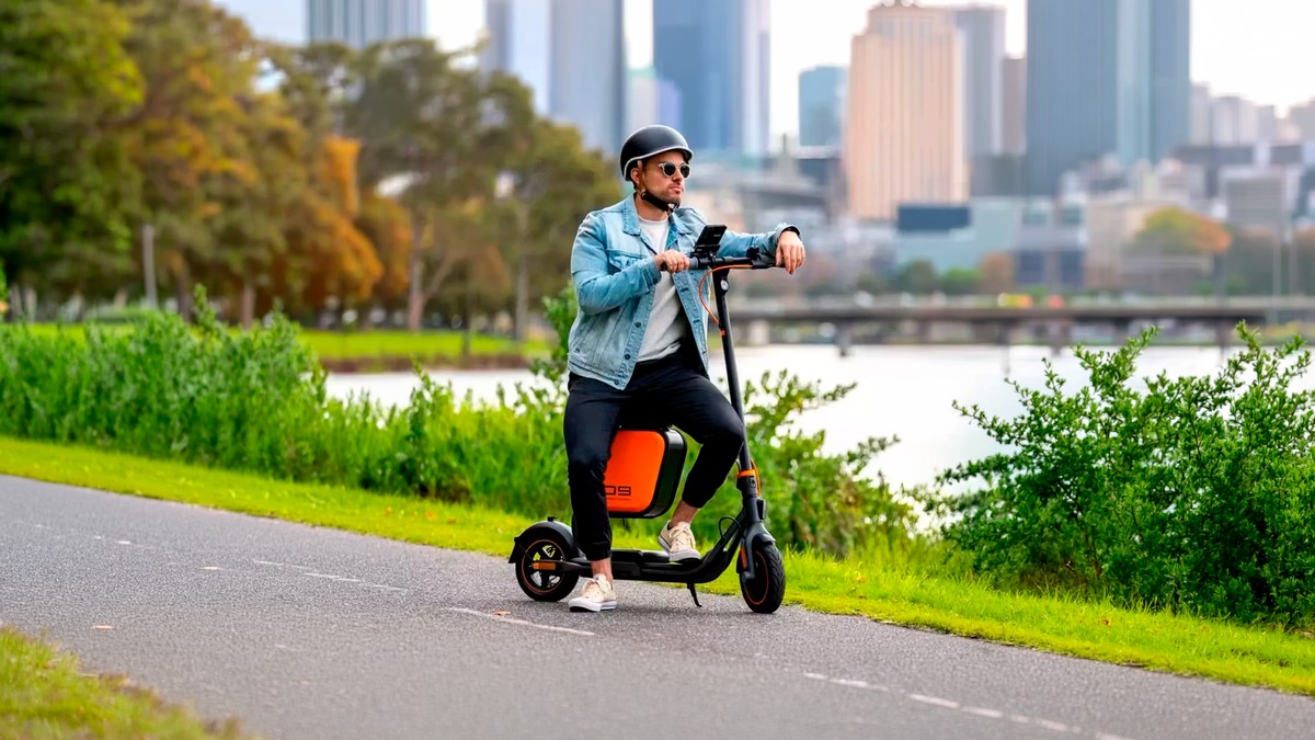 Velocidade e conforto: patinete elétrico com banco surge em oferta por menos de R$ 1.200