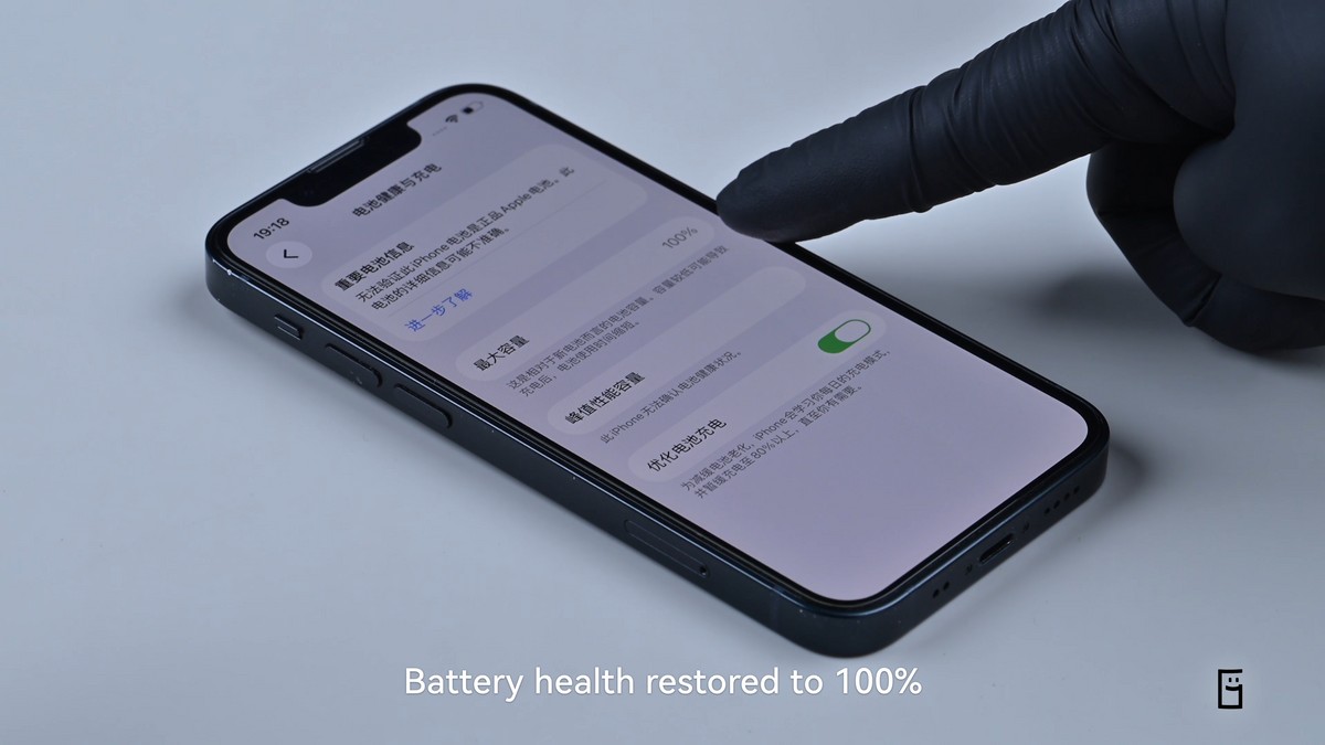 Youtuber restaura iPhone 13 mini desgastado e duplica armazenamento para 512 GB