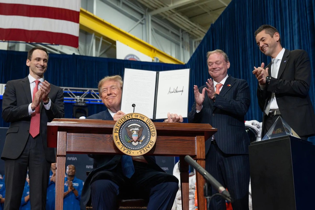 Trump quer Academia Espacial para juntar civis e militares na exploração espacial
