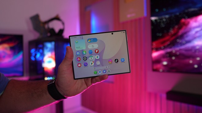 Galaxy Z Fold 8 com 30% OFF! Celular dobrável Samsung entrega novo formato e preço em oferta