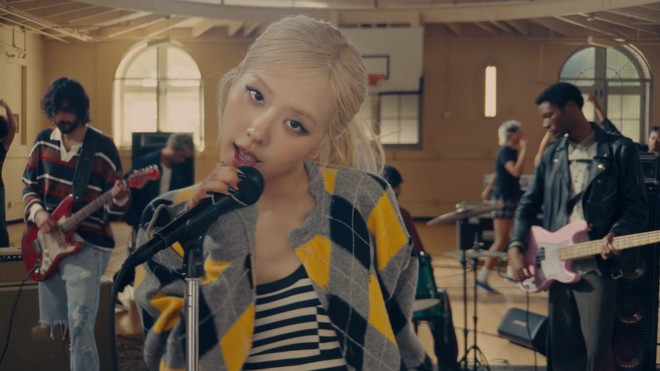 iPhone 18 Pro: Rosé lança clipe 'New Trick' gravado inteiramente com o novo celular da Apple
