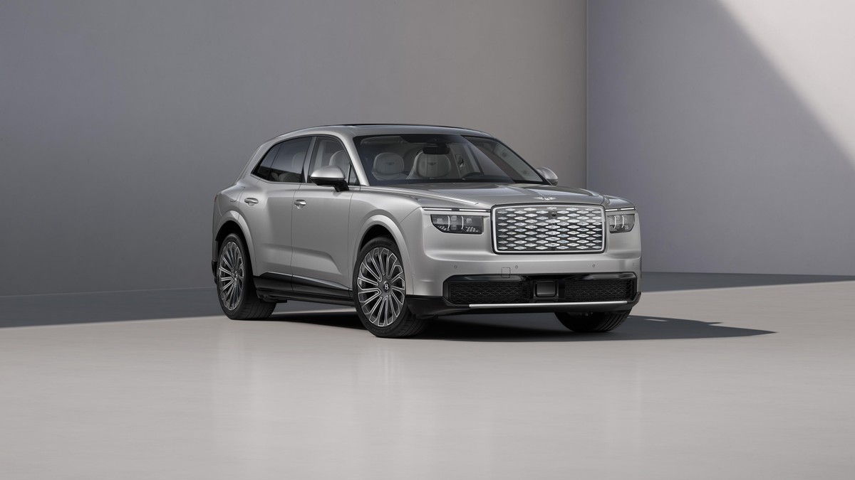 Primeiro SUV elétrico da Bentley estreia na plataforma da Porsche com bateria de 113 kWh
