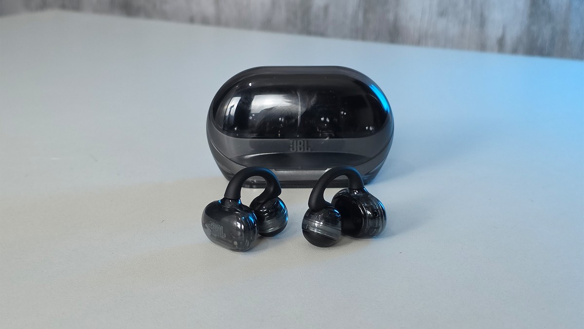 JBL Soundgear Clips: design translúcido em formato de brinco e som aberto valem o preço? | Análise / Review