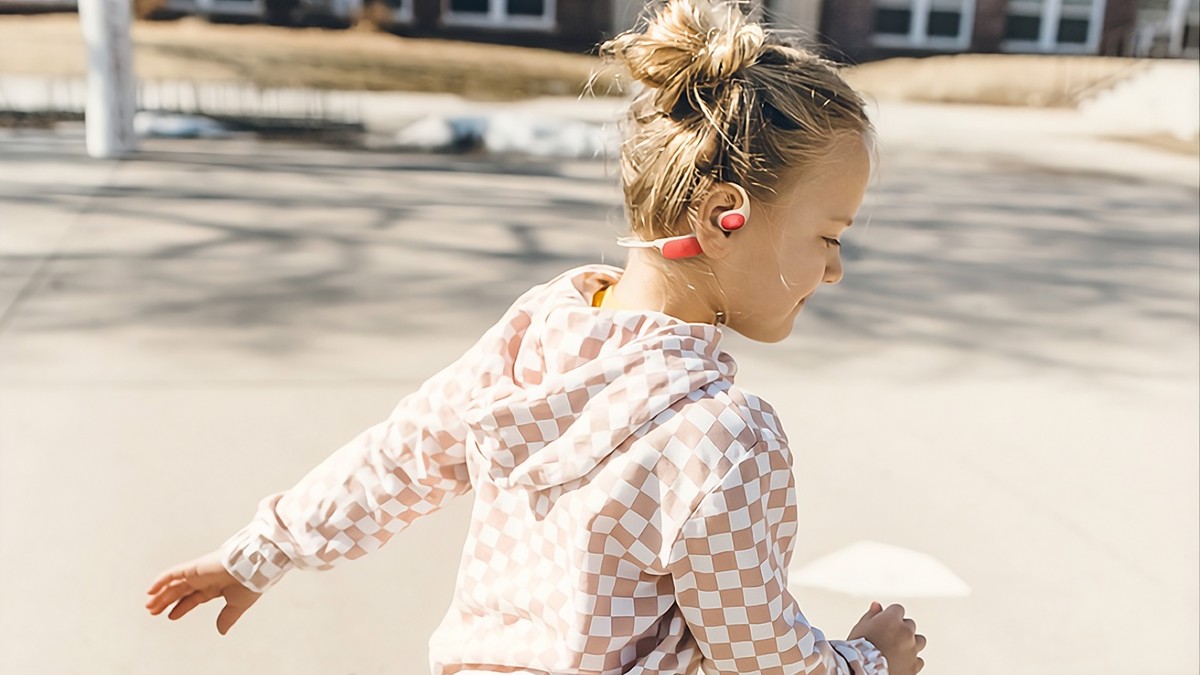 JBL Junior Free é lançado no Brasil: conheça o fone aberto e seguro para crianças