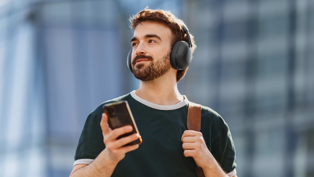 Logitech lança fone Zone Vibe Pro com IA para eliminar ruídos no trabalho e no lazer