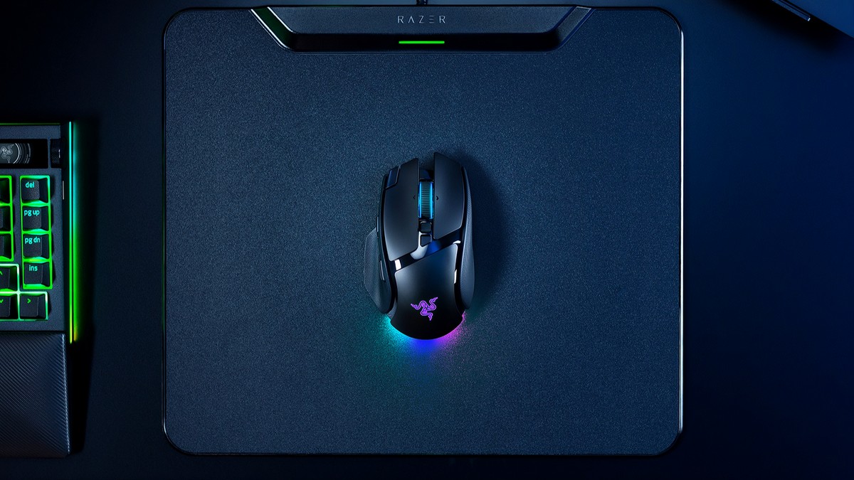 Novos Razer Basilisk V4 trazem sensores de até 50K, 14 botões e dock magnético inédito
