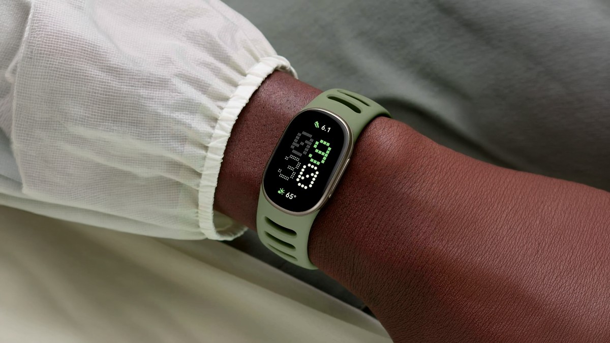 Fitbit Edge é lançada com tela AMOLED, bateria para uma semana, Google Maps e mais