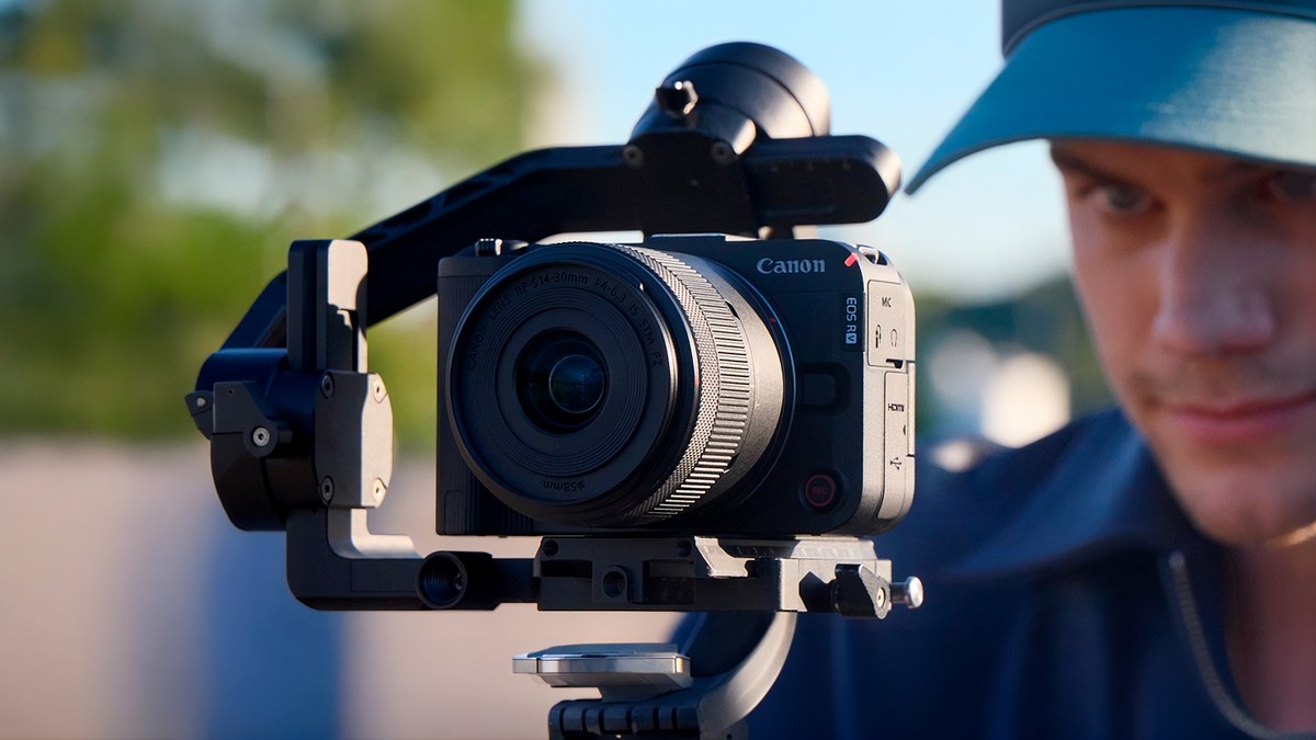 Canon EOS R50V em oferta: câmera com gravações 4k 60p surge em até 21x sem juros