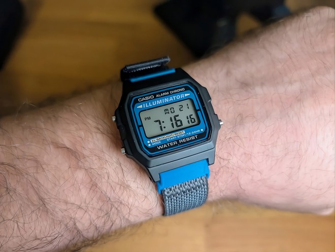 O melhor dos dois mundos! Impressão 3D une relógio Casio clássico e Fitbit em modelo híbrido - Foto