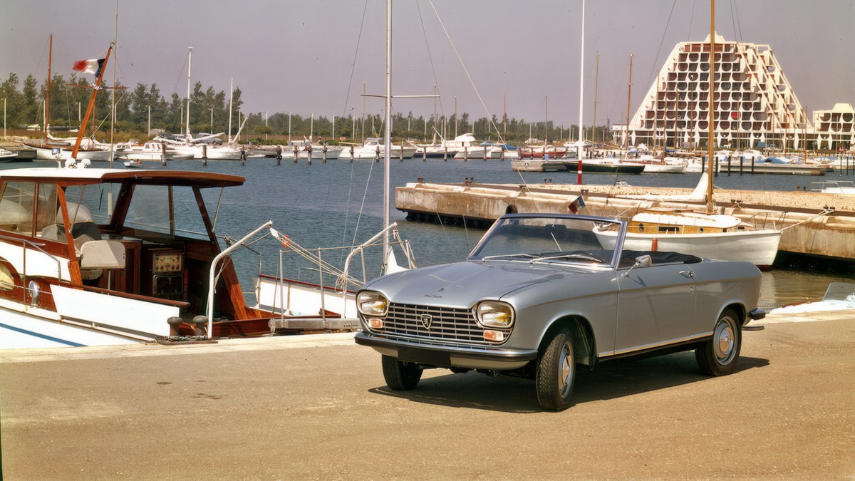 Peugeot exibe clássicos modelos 204 Coupé e Cabriolet em celebração de 60 anos