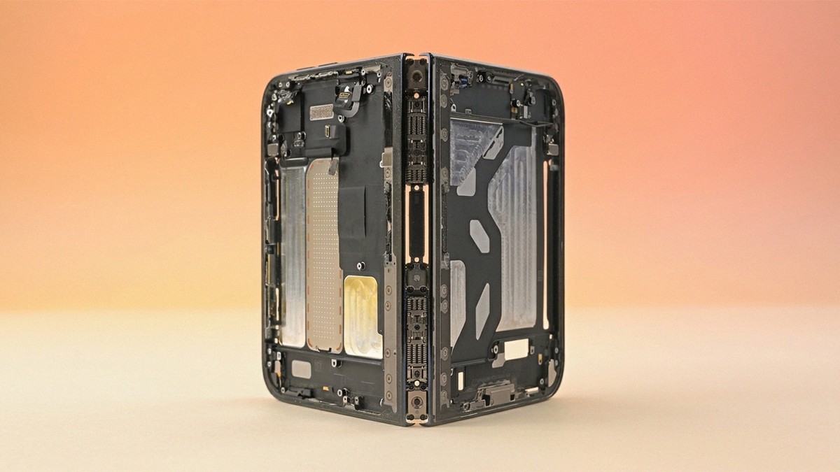 iPhone Duo é desmontado e possíveis causas dos problemas na tela dobrável são revelados