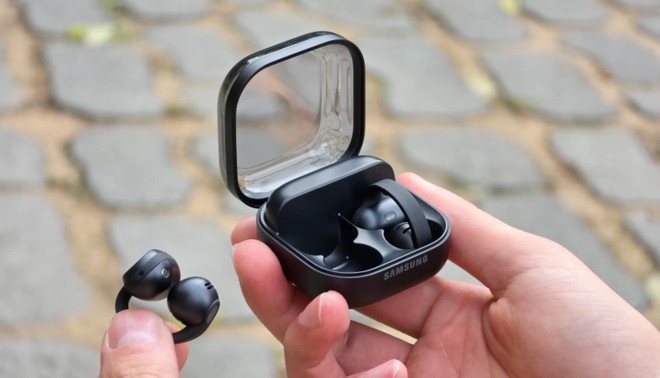 Samsung lança Galaxy Buds On com design aberto e tecnologia TwinBoost